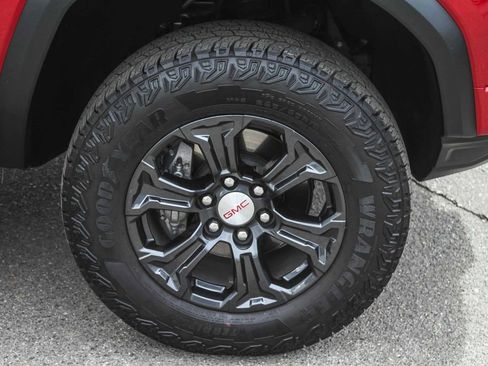 Used 2024 GMC Canyon Elevation w/ Elevation Premium Package RWD image 14