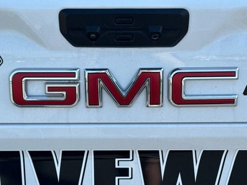 Used 2025 GMC Sierra 2500 Denali w/ Denali Reserve Package AWD/4WD image 8