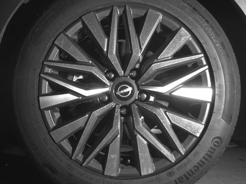 Used 2025 Nissan Altima 2.5 SV FWD image 12