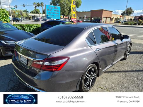 Used 2017 Honda Accord Sport image 7