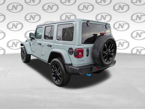 Used 2024 Jeep Wrangler Unlimited Sahara AWD/4WD image 5