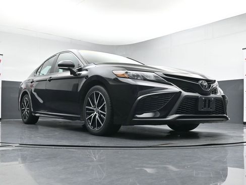 Used 2024 Toyota Camry SE FWD image 36