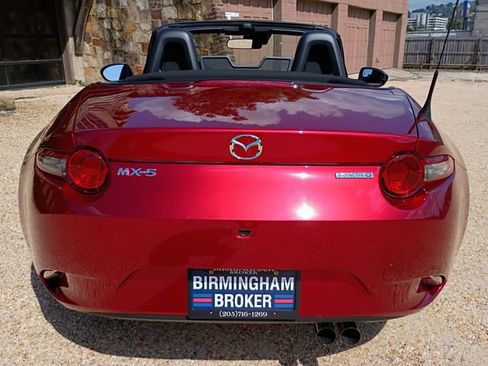 Used 2020 MAZDA MX-5 Miata Sport RWD image 11