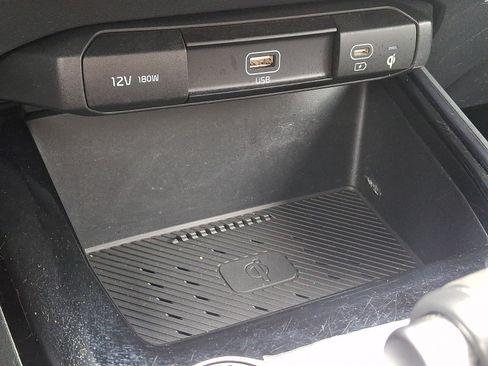 Used 2024 Kia Niro EX FWD image 25
