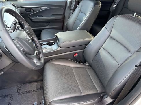 Certified 2025 Honda Ridgeline RTL image 21