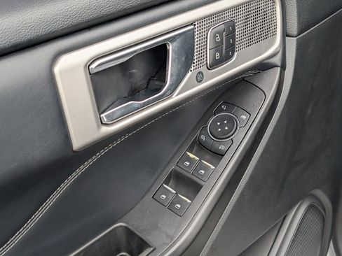 Used 2020 Ford Explorer Limited image 18