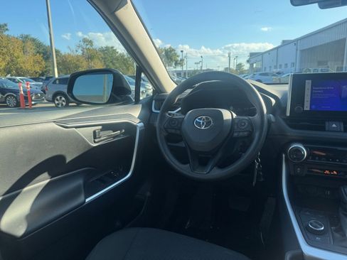 Used 2025 Toyota RAV4 LE image 33