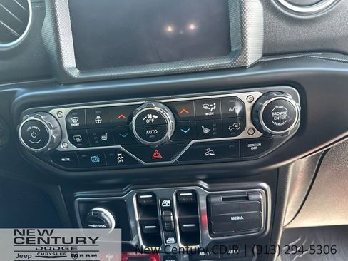 Used 2022 Jeep Wrangler Unlimited Rubicon 4xe w/ Cold Weather Group AWD/4WD image 22
