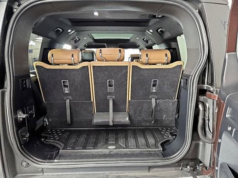 Used 2023 Land Rover Defender 130 SE image 28