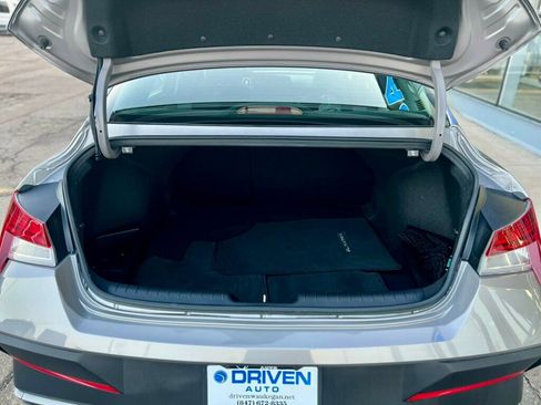 Used 2025 Hyundai Elantra SEL image 7