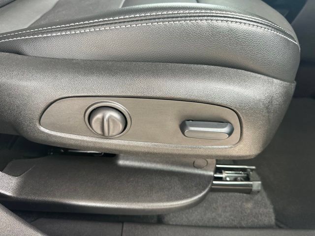 Used 2024 GMC Terrain SLT AWD/4WD image 19