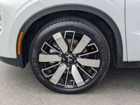 Used 2025 Mitsubishi Outlander SE FWD image 13