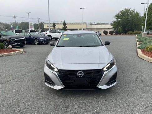 Used 2025 Nissan Altima 2.5 SV FWD image 2