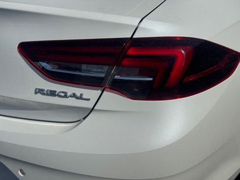 Used 2018 Buick Regal Preferred w/ Driver Confidence Package #1 FWD image 10