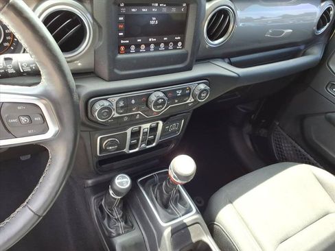 Used 2018 Jeep Wrangler Unlimited Sahara w/ LED Lighting Group AWD/4WD image 33