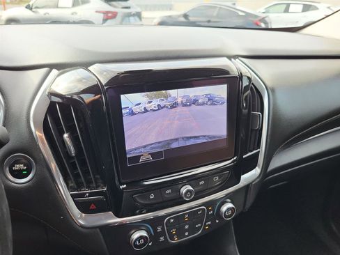 Used 2020 Chevrolet Traverse LT image 14