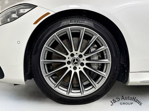 Used 2025 Mercedes-Benz S 580 4MATIC Sedan w/ AMG Line Package image 39