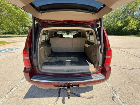Used 2016 Chevrolet Suburban LTZ RWD image 13