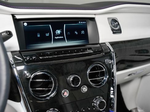 Used 2022 Rolls-Royce Cullinan w/ Dark Exterior Package AWD/4WD image 61