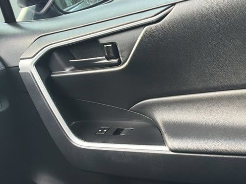 Used 2025 Toyota RAV4 LE FWD image 17