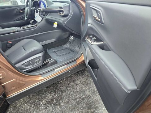 New 2025 Toyota Crown Signia image 10