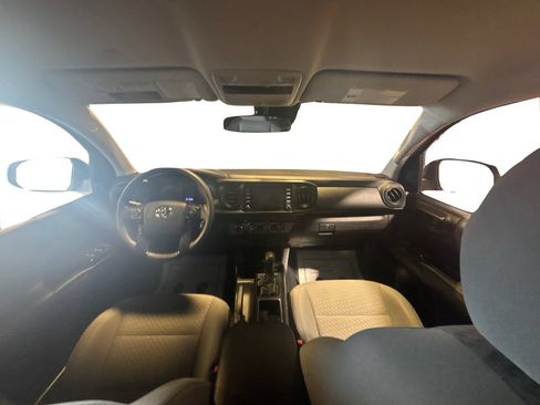 Used 2020 Toyota Tacoma SR AWD/4WD image 23