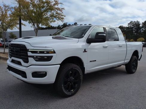 New 2026 RAM 2500 Laramie AWD/4WD image 7