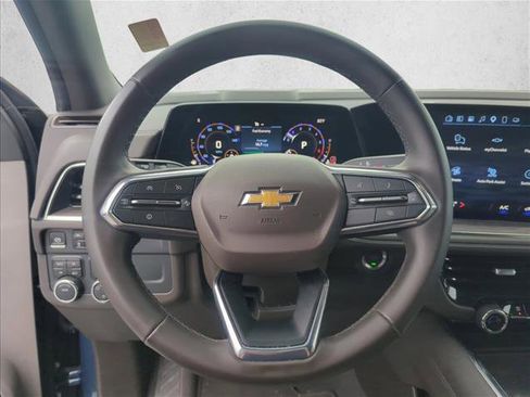 Used 2025 Chevrolet Suburban LS AWD/4WD image 11