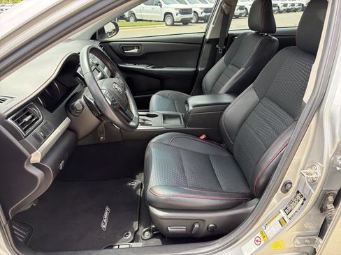 Used 2015 Toyota Camry SE FWD image 16