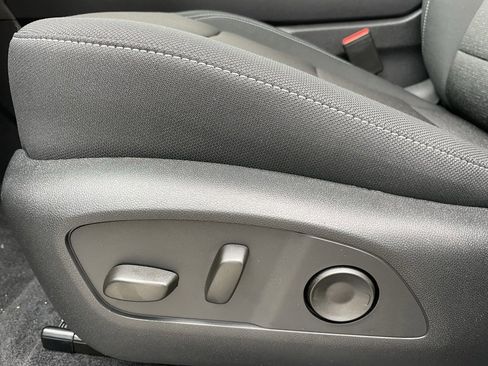 New 2026 Chevrolet Traverse LT image 11