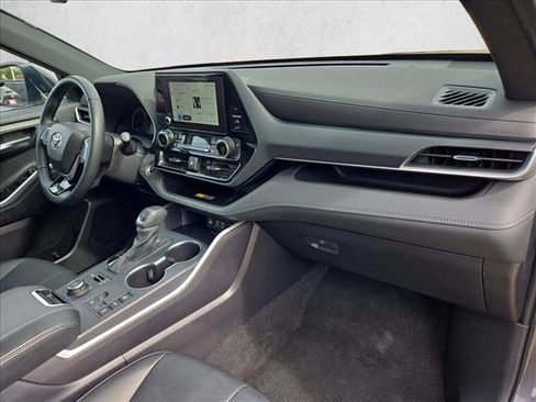 Used 2025 Toyota Highlander XSE AWD/4WD image 22