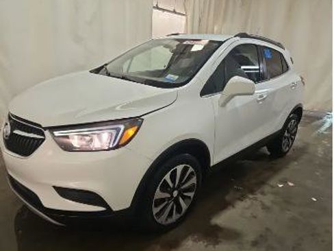 Used 2021 Buick Encore Preferred FWD image 2