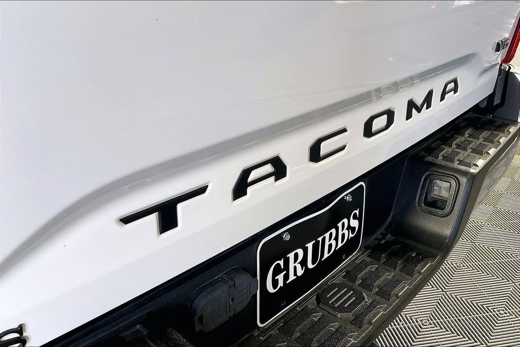 Used 2019 Toyota Tacoma SR5 AWD/4WD image 41