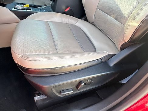 Used 2020 Ford Escape Titanium image 29