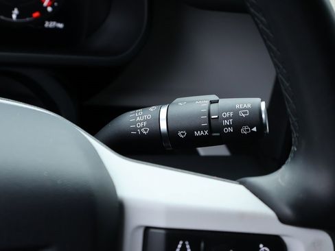 Used 2025 Land Rover Defender 110 X-Dynamic SE image 35