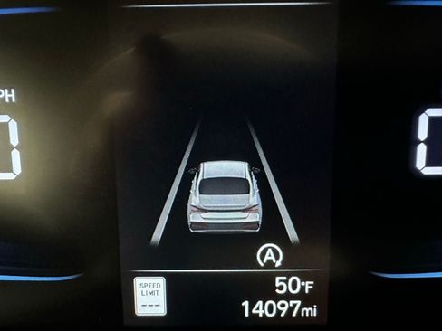 Used 2025 Hyundai Elantra SE FWD image 24