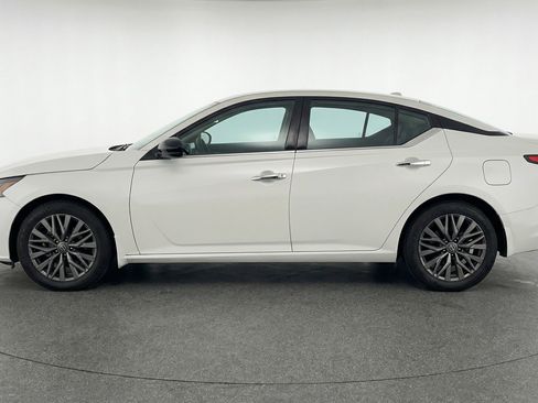 Used 2025 Nissan Altima 2.5 SV image 5