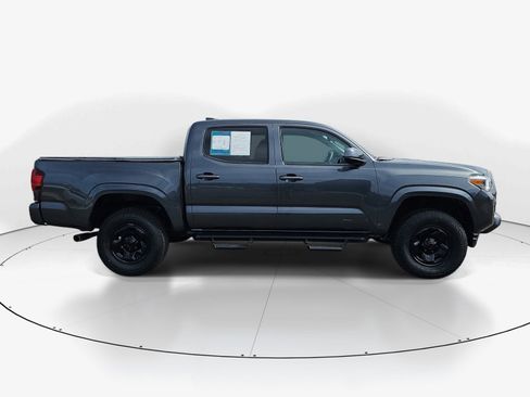 Used 2022 Toyota Tacoma SR image 2