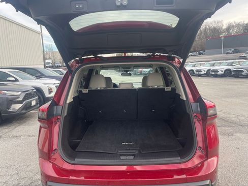 Used 2024 Nissan Rogue SV image 31