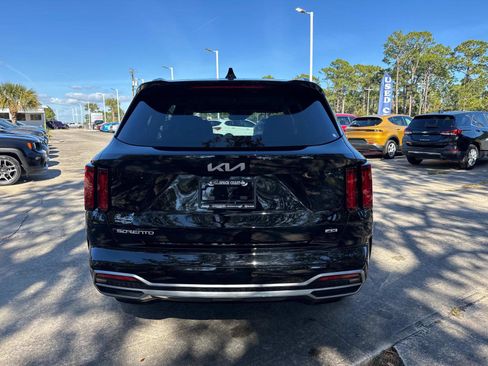 Used 2023 Kia Sorento SX image 4