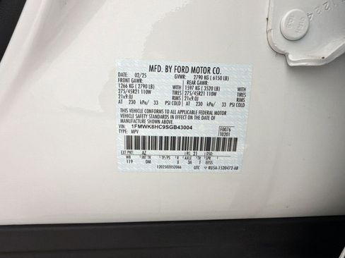 Used 2025 Ford Explorer Platinum w/ Ultimate Package AWD/4WD image 22