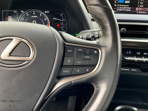 Used 2019 Lexus UX 200 image 21
