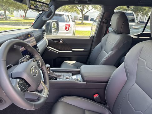 Used 2026 Lexus GX 550 w/ Accessory Package (2T) AWD/4WD image 13