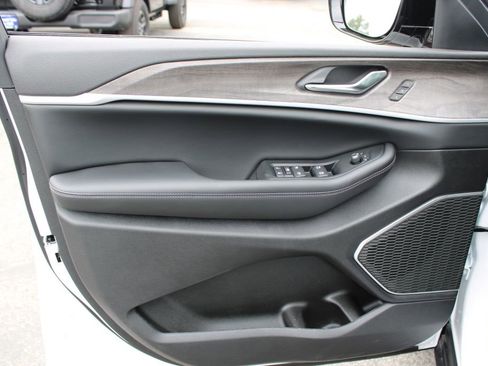 New 2026 Jeep Grand Cherokee Limited w/ Limited Altitude Package image 31