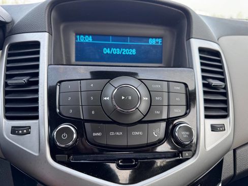 Used 2014 Chevrolet Cruze LS image 17