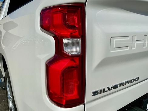 Used 2022 Chevrolet Silverado 1500 High Country w/ High Country Premium Package image 17