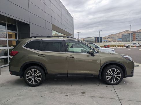 Used 2022 Subaru Forester Limited w/ Popular Package #2 image 4