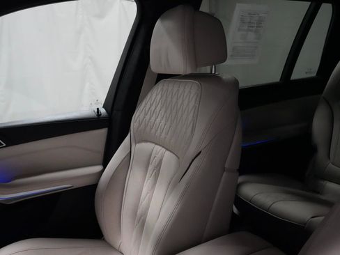 Used 2024 BMW X7 xDrive40i w/ M Sport Package image 22