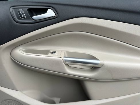 Used 2018 Ford Escape SE w/ SE Sync 3 Package image 19