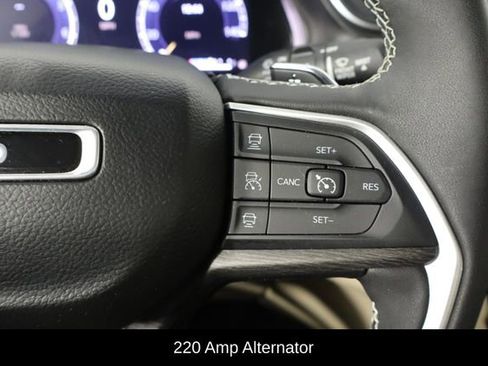 Used 2023 Jeep Grand Cherokee Limited w/ Trailer Tow Prep Group (B) AWD/4WD image 10